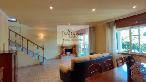 CASA EN VENTA EN PONTEAREAS