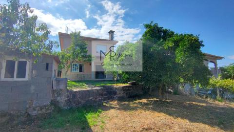 CASA EN VENTA EN PONTEAREAS