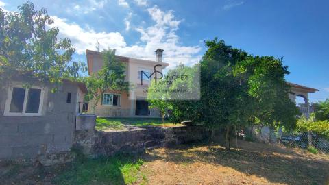 CASA EN VENTA EN PONTEAREAS
