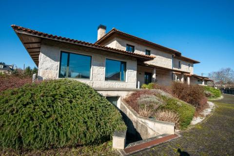 Espectacular Chalet de Lujo en  San Miguel Do Campo, Ourense
