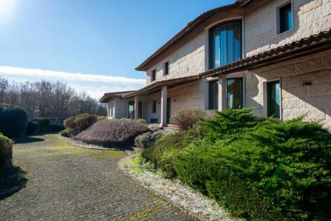 Espectacular Chalet de Lujo en  San Miguel Do Campo, Ourense