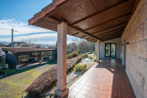 Espectacular Chalet de Lujo en  San Miguel Do Campo, Ourense