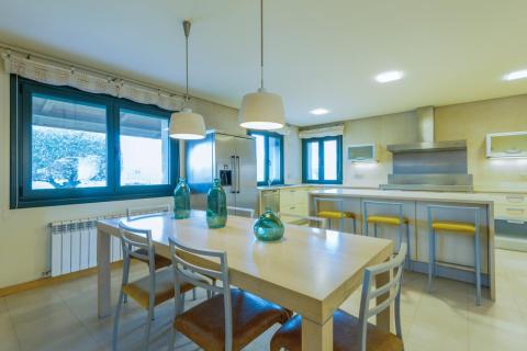 Espectacular Chalet de Lujo en  San Miguel Do Campo, Ourense
