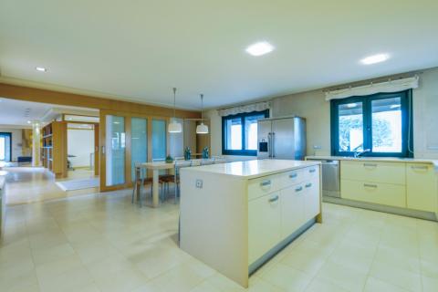 Espectacular Chalet de Lujo en  San Miguel Do Campo, Ourense