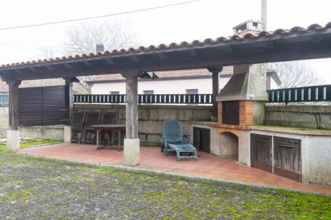 Espectacular Chalet de Lujo en  San Miguel Do Campo, Ourense