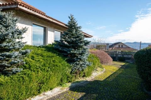 Espectacular Chalet de Lujo en  San Miguel Do Campo, Ourense