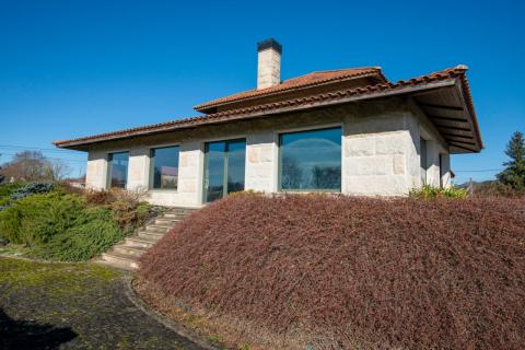 Espectacular Chalet de Lujo en  San Miguel Do Campo, Ourense