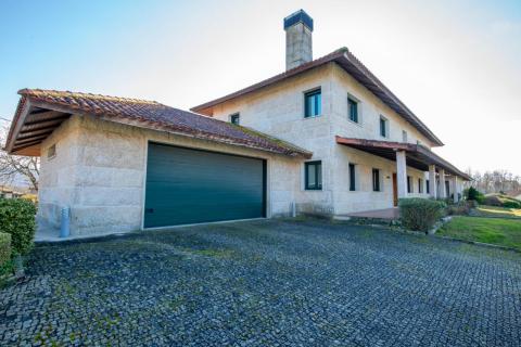 Espectacular Chalet de Lujo en  San Miguel Do Campo, Ourense