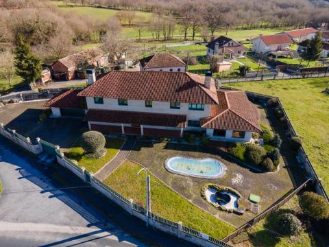 Espectacular Chalet de Lujo en  San Miguel Do Campo, Ourense