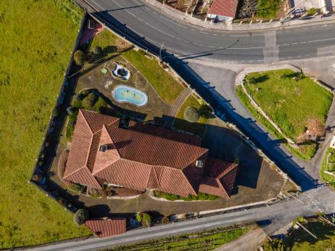 Espectacular Chalet de Lujo en  San Miguel Do Campo, Ourense