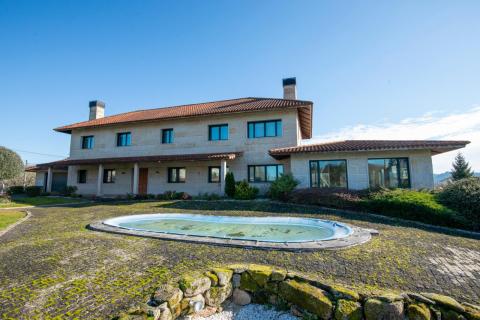 Espectacular Chalet de Lujo en  San Miguel Do Campo, Ourense