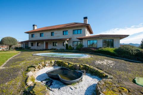Espectacular Chalet de Lujo en  San Miguel Do Campo, Ourense