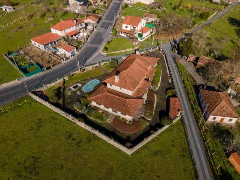 Espectacular Chalet de Lujo en  San Miguel Do Campo, Ourense