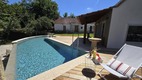 Propiedad con Piscina Infinity y Casa Rústica para Rehabilitar en Entorno Natural