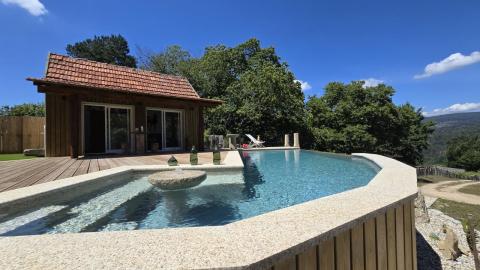 Propiedad con Piscina Infinity y Casa Rústica para Rehabilitar en Entorno Natural