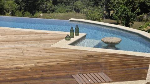 Propiedad con Piscina Infinity y Casa Rústica para Rehabilitar en Entorno Natural