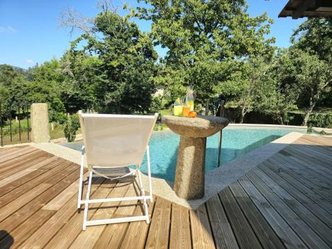 Propiedad con Piscina Infinity y Casa Rústica para Rehabilitar en Entorno Natural