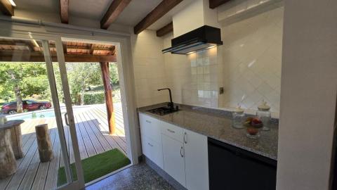 Propiedad con Piscina Infinity y Casa Rústica para Rehabilitar en Entorno Natural