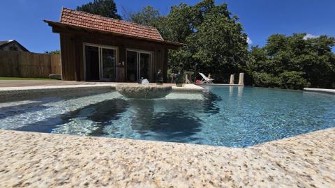 Propiedad con Piscina Infinity y Casa Rústica para Rehabilitar en Entorno Natural