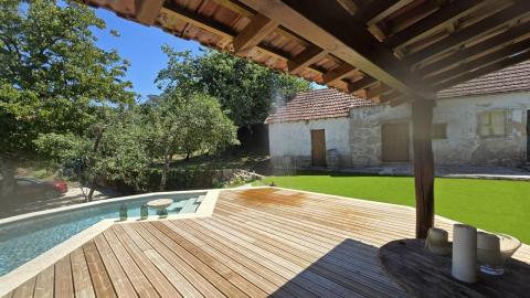 Propiedad con Piscina Infinity y Casa Rústica para Rehabilitar en Entorno Natural