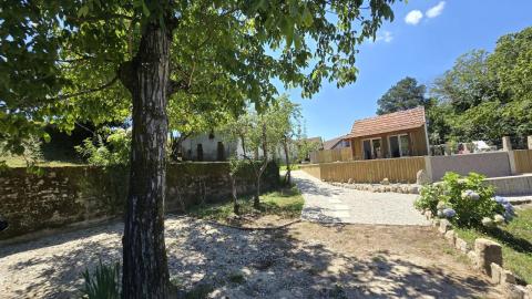 Propiedad con Piscina Infinity y Casa Rústica para Rehabilitar en Entorno Natural