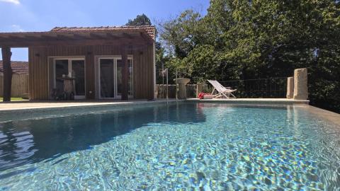 Propiedad con Piscina Infinity y Casa Rústica para Rehabilitar en Entorno Natural