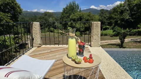 Propiedad con Piscina Infinity y Casa Rústica para Rehabilitar en Entorno Natural