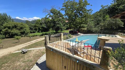 Propiedad con Piscina Infinity y Casa Rústica para Rehabilitar en Entorno Natural