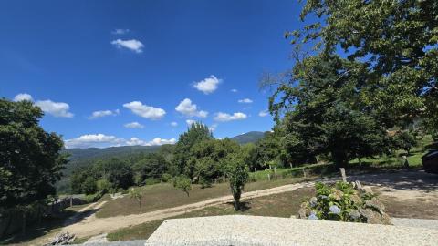 Propiedad con Piscina Infinity y Casa Rústica para Rehabilitar en Entorno Natural