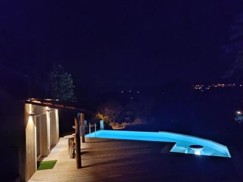 Propiedad con Piscina Infinity y Casa Rústica para Rehabilitar en Entorno Natural