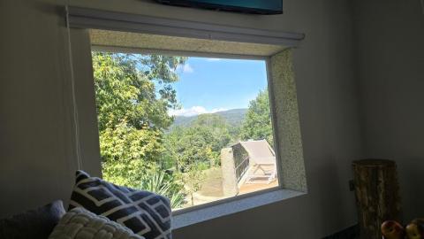 Propiedad con Piscina Infinity y Casa Rústica para Rehabilitar en Entorno Natural