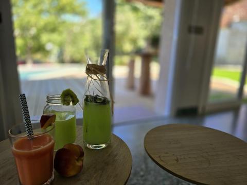 Propiedad con Piscina Infinity y Casa Rústica para Rehabilitar en Entorno Natural