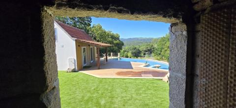 Propiedad con Piscina Infinity y Casa Rústica para Rehabilitar en Entorno Natural