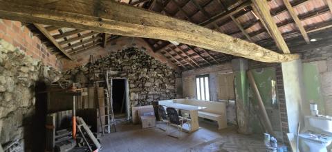 Propiedad con Piscina Infinity y Casa Rústica para Rehabilitar en Entorno Natural