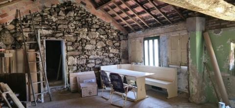 Propiedad con Piscina Infinity y Casa Rústica para Rehabilitar en Entorno Natural