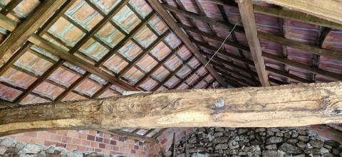 Propiedad con Piscina Infinity y Casa Rústica para Rehabilitar en Entorno Natural