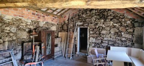 Propiedad con Piscina Infinity y Casa Rústica para Rehabilitar en Entorno Natural