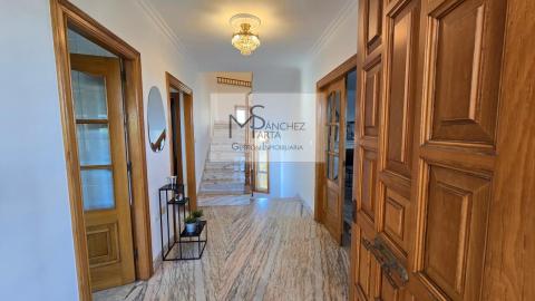 Exclusivo Chalet a 10 Minutos de Vigo y la Playa - Confort, Espacio y Ubicación Privilegiada