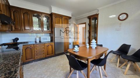 Exclusivo Chalet a 10 Minutos de Vigo y la Playa - Confort, Espacio y Ubicación Privilegiada