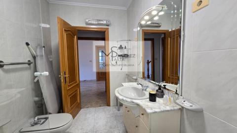 Exclusivo Chalet a 10 Minutos de Vigo y la Playa - Confort, Espacio y Ubicación Privilegiada