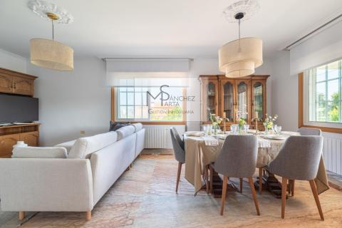 Exclusivo Chalet a 10 Minutos de Vigo y la Playa - Confort, Espacio y Ubicación Privilegiada