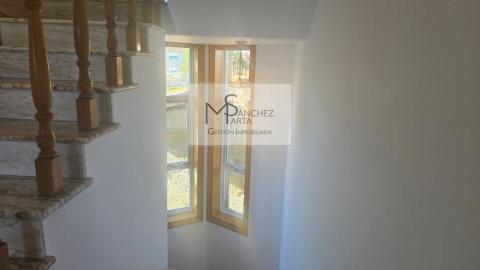 Exclusivo Chalet a 10 Minutos de Vigo y la Playa - Confort, Espacio y Ubicación Privilegiada