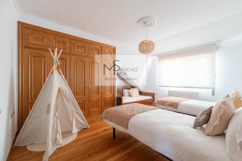 Exclusivo Chalet a 10 Minutos de Vigo y la Playa - Confort, Espacio y Ubicación Privilegiada