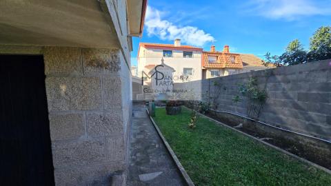 Exclusivo Chalet a 10 Minutos de Vigo y la Playa - Confort, Espacio y Ubicación Privilegiada