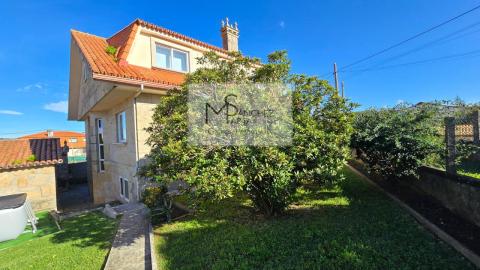 Exclusivo Chalet a 10 Minutos de Vigo y la Playa - Confort, Espacio y Ubicación Privilegiada