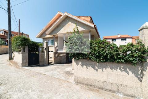 Exclusivo Chalet a 10 Minutos de Vigo y la Playa - Confort, Espacio y Ubicación Privilegiada