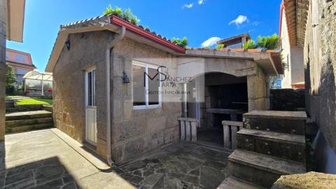 Exclusivo Chalet a 10 Minutos de Vigo y la Playa - Confort, Espacio y Ubicación Privilegiada