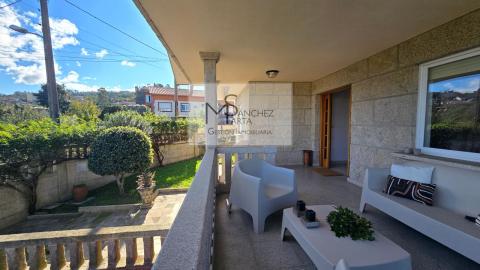 Exclusivo Chalet a 10 Minutos de Vigo y la Playa - Confort, Espacio y Ubicación Privilegiada
