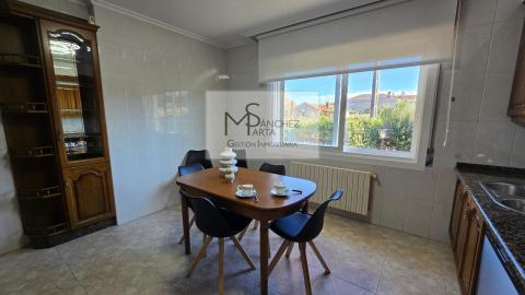 Exclusivo Chalet a 10 Minutos de Vigo y la Playa - Confort, Espacio y Ubicación Privilegiada