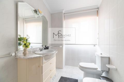 Exclusivo Chalet a 10 Minutos de Vigo y la Playa - Confort, Espacio y Ubicación Privilegiada